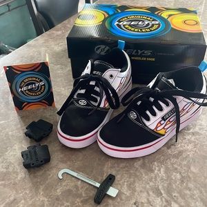 ✨HEELYS Youth Size 1 Flame 🔥 Print; Black & White  NEW IN BOX ✨